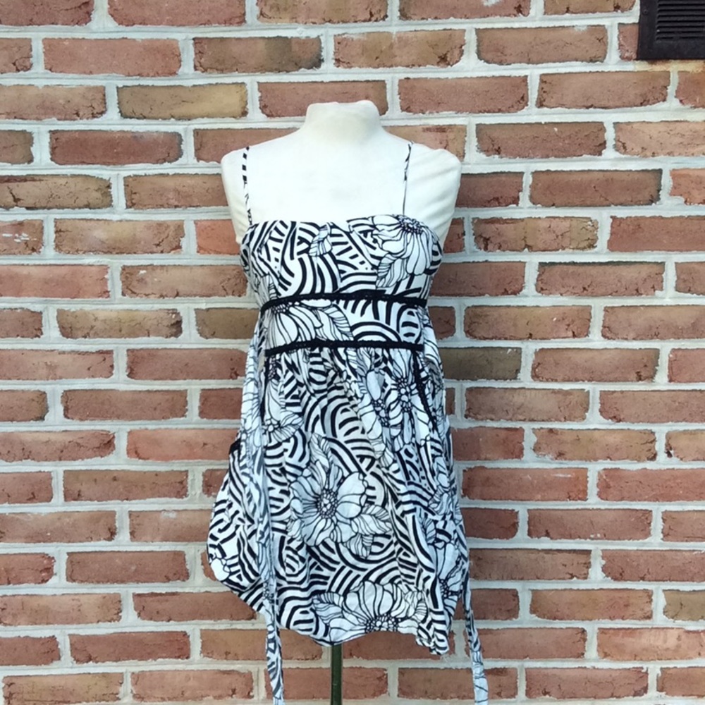 Woman’s small fabulous dress💐